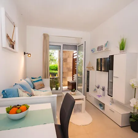 Apartment Jolara With Heated Pool