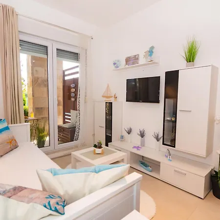 Apartment Jolara With Heated Pool