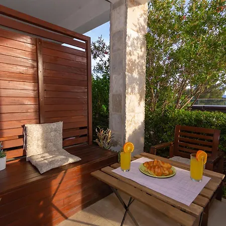 Apartment Jolara With Heated Pool
